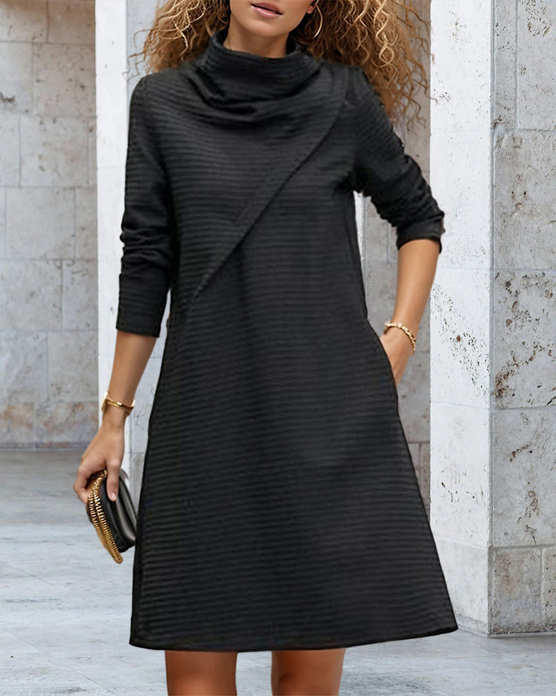 Drune | Kleid mit Hohem Ausschnitt und Tasche