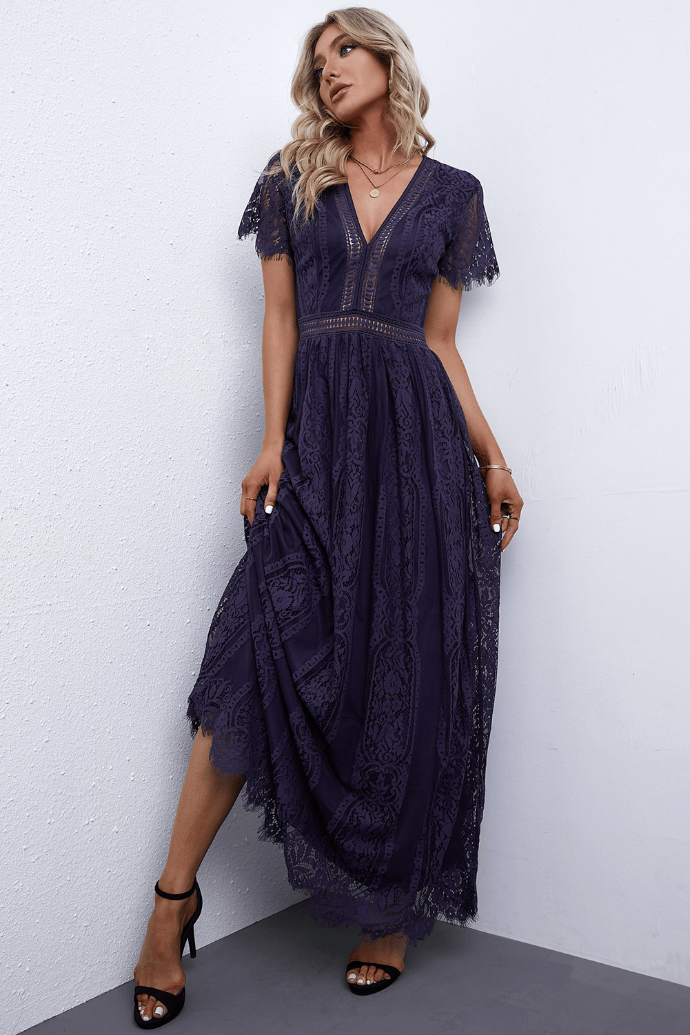 Drune | Lace Plunge Kleid Mit Gewelltem Saum
