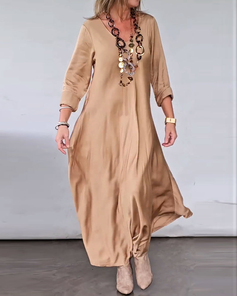 Drune | Kleid mit V-Ausschnitt und Swing Saum