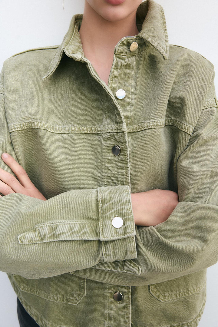 Drune | Klassische Khaki Denim-Jacke für Den Alltag