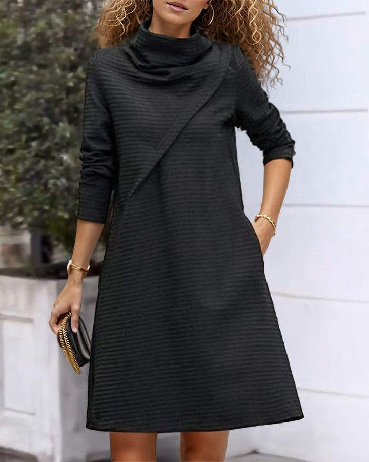 Drune | Kleid mit Hohem Ausschnitt und Tasche