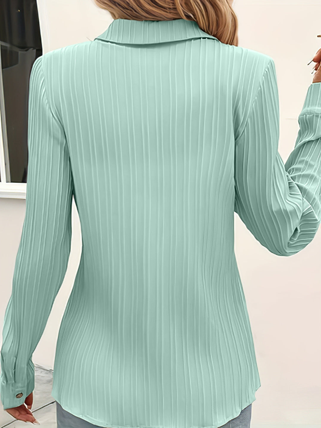 Drune | Glatte Hemdbluse mit Knöpfen und Langen Ärmeln