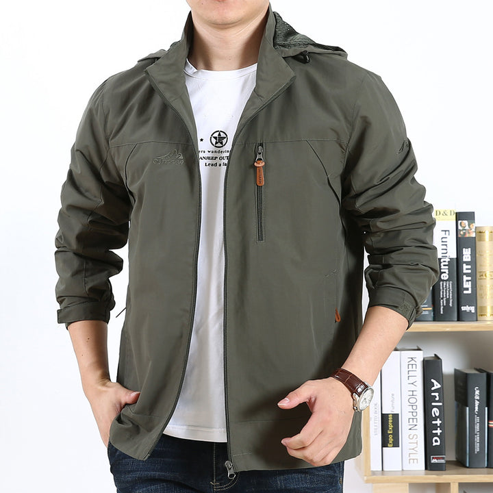 Herren leichte wind- und wasserabweisende Softshelljacke mit Kapuze, Brustreißverschluss und verstellbaren Ärmelabschlüssen Drune