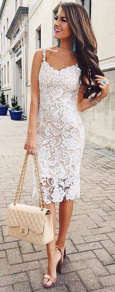 Damen Spitzenkleid mit figurbetontem Schnitt und eleganter Unterfutter Drune