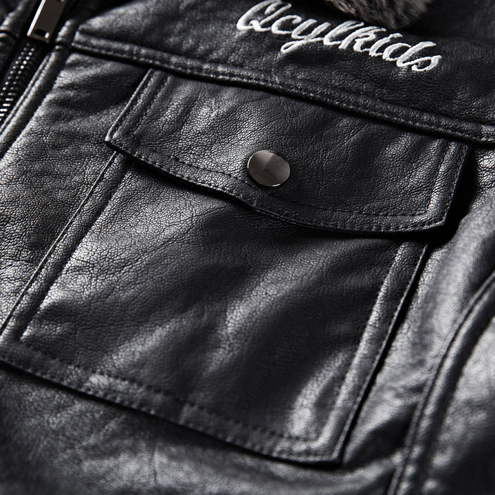 Herren Lederimitatjacke mit Kunstfellkragen und militärischen Abzeichen Drune