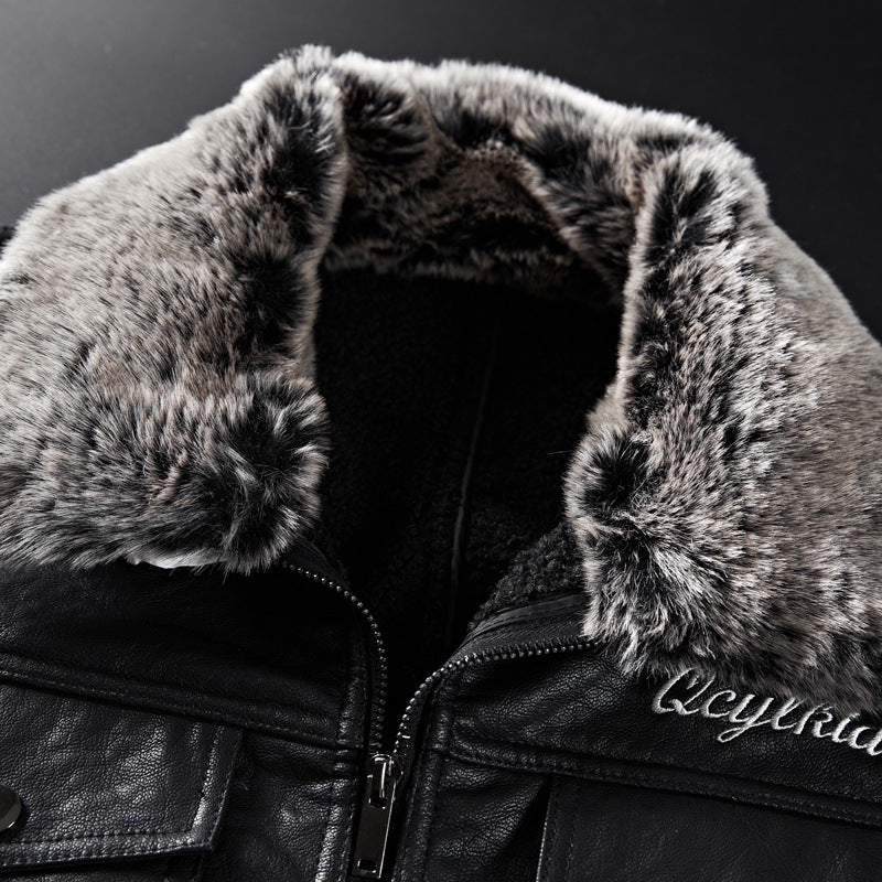 Herren Lederimitatjacke mit Kunstfellkragen und militärischen Abzeichen Drune