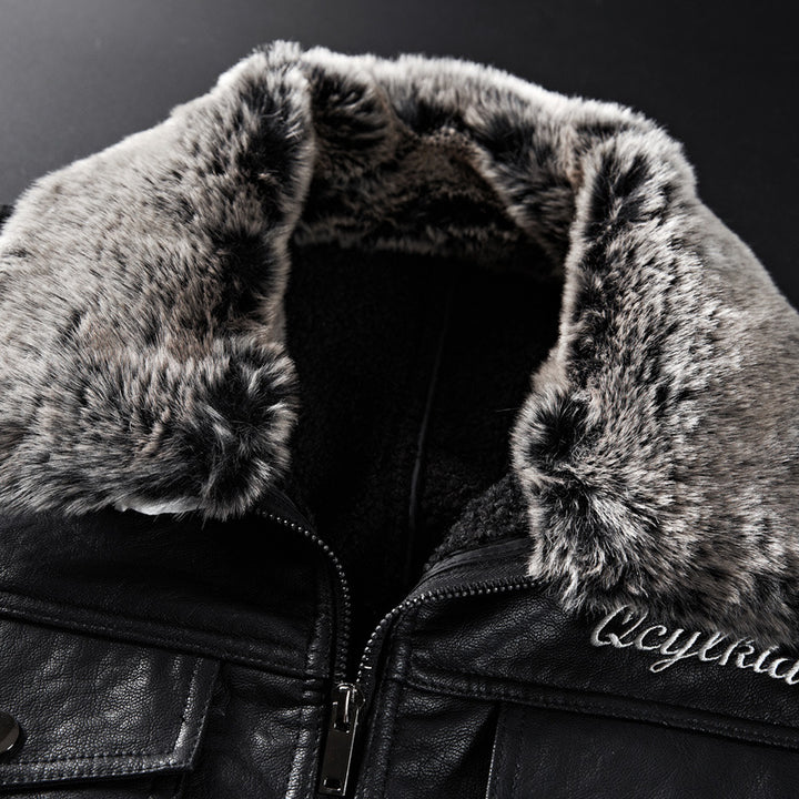 Herren Lederimitatjacke mit Kunstfellkragen und militärischen Abzeichen Drune