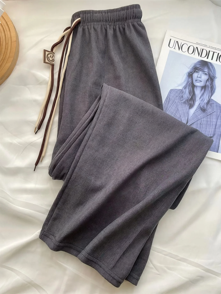 Damen-Cordhose mit weitem Bein und Gürtel
