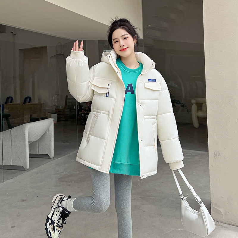 Kurze Damen-Winterjacke in modischem Design