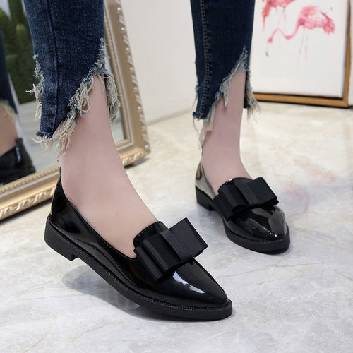 Damen nan elegante Lackslipper mit dekorativer Schleife und gepolstertem Komfortfußbett Drune