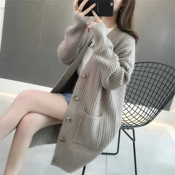 Damen Grobstrick Cardigan mit tiefem V-Ausschnitt und eleganten Knopfdetails Drune