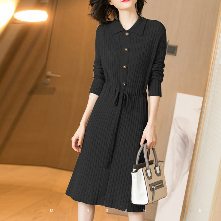 Damen Strickkleid mit modernem Stehkragen und taillierbarem Gürtel Drune