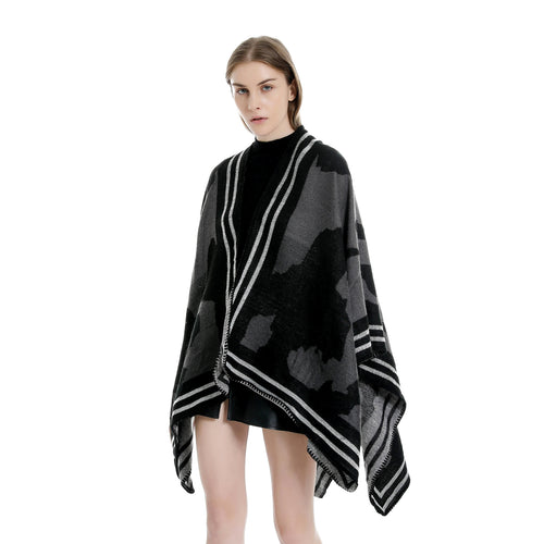 Damen Oversize-Feinstrick-Ruana mit abstraktem Jacquard und kontrastierter Kantenbordüre Drune