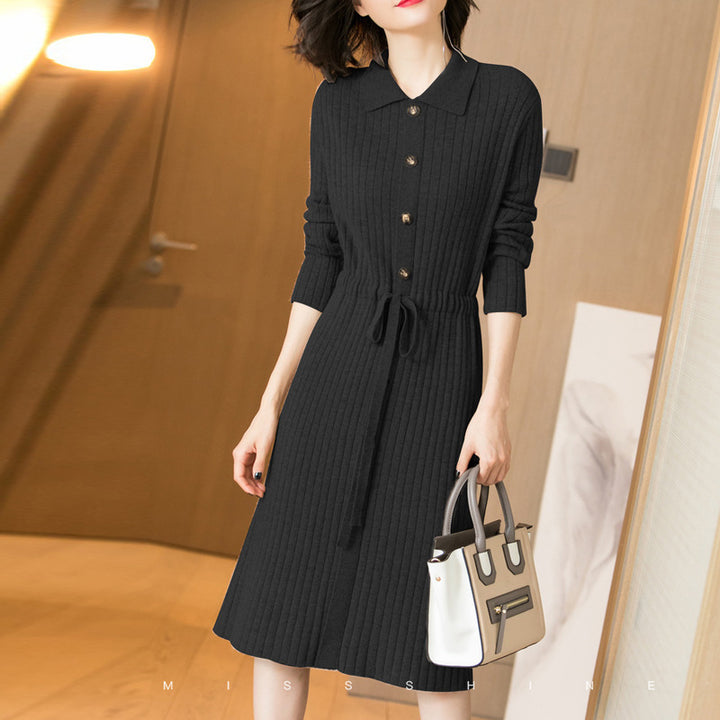 Damen Strickkleid mit modernem Stehkragen und taillierbarem Gürtel Drune