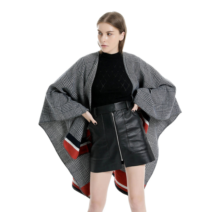 Damen Oversize-Ruana aus Wollmix mit Karojacquard und farbigem Streifenrand Drune