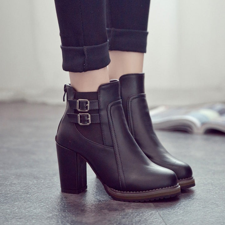 Damen nan knöchelhohe Stiefelette mit hohem Blockabsatz, zwei verstellbaren Riemen und profilierter Laufsohle Drune
