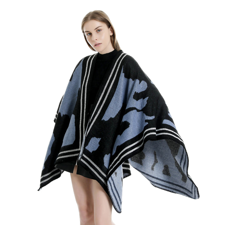 Damen Oversize-Feinstrick-Ruana mit abstraktem Jacquard und kontrastierter Kantenbordüre Drune