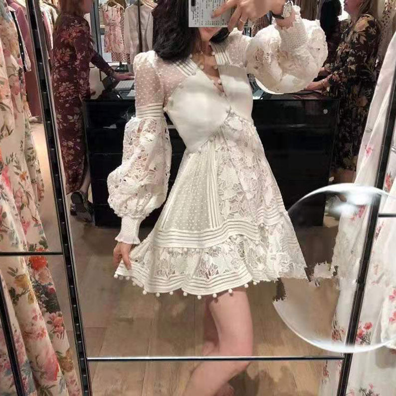 Damen verspieltes Blumenkleid mit Rüschendetails und transparenten Puffärmeln Drune