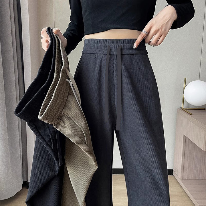 Gefütterte Cordhose mit weitem Bein