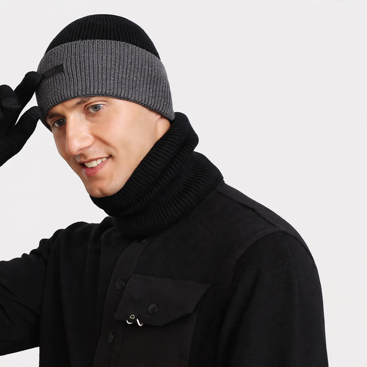 Wärmendes Set aus Strickmütze und Nackenwärmer