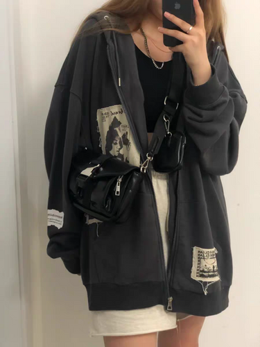 Drune | Hoodie mit gepatchten Bildern und Reißverschluss