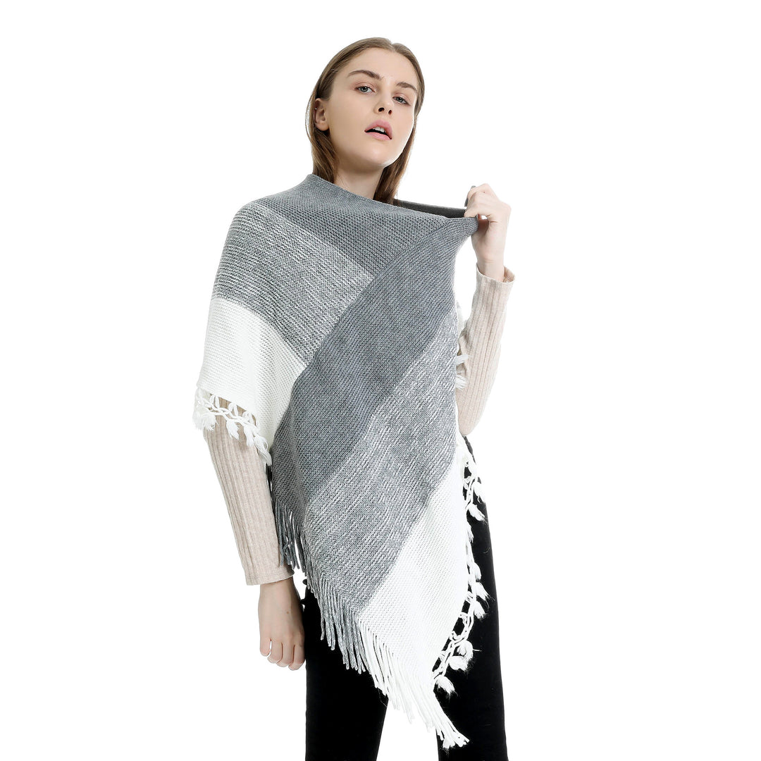 Damen Strick‑Ruana‑Poncho mit V‑Ausschnitt, asymmetrischem Zipfel und gehäkelten Fransen Drune