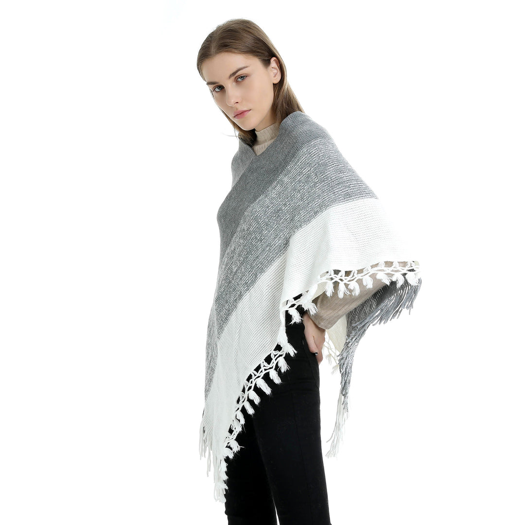 Damen Strick‑Ruana‑Poncho mit V‑Ausschnitt, asymmetrischem Zipfel und gehäkelten Fransen Drune