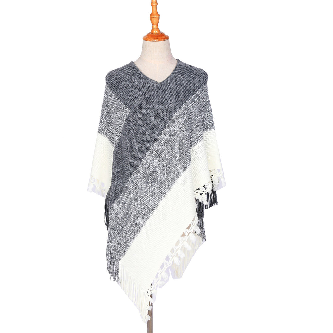 Damen Strick‑Ruana‑Poncho mit V‑Ausschnitt, asymmetrischem Zipfel und gehäkelten Fransen Drune