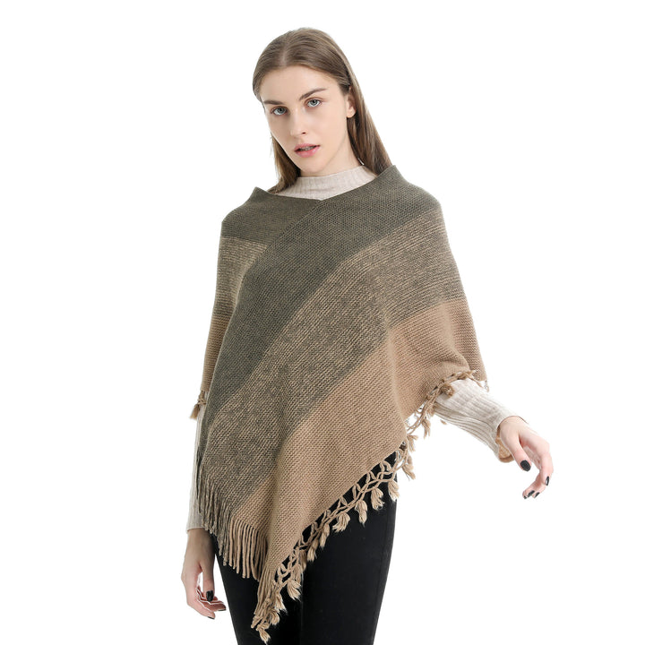 Damen Strick‑Ruana‑Poncho mit V‑Ausschnitt, asymmetrischem Zipfel und gehäkelten Fransen Drune