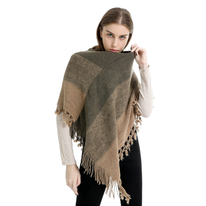 Damen Strick‑Ruana‑Poncho mit V‑Ausschnitt, asymmetrischem Zipfel und gehäkelten Fransen Drune