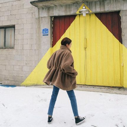 Damen Kurz Oversize Teddy‑Fleece‑Jacke im Mantelstil mit hohem Stehkragen, Tunnelzug und großen aufgesetzten Taschen Drune