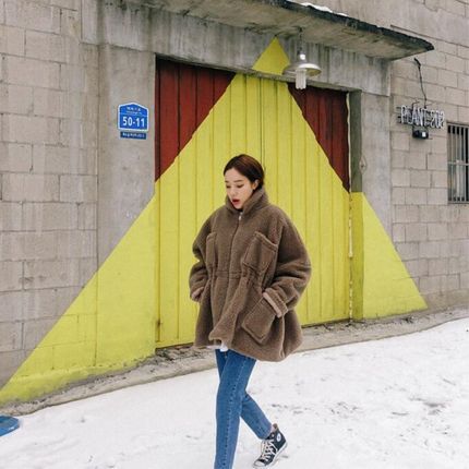 Damen Kurz Oversize Teddy‑Fleece‑Jacke im Mantelstil mit hohem Stehkragen, Tunnelzug und großen aufgesetzten Taschen Drune