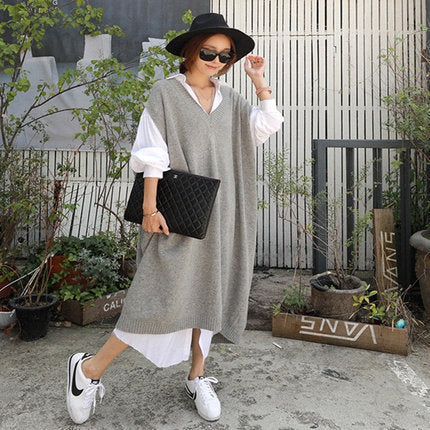 Damen Oversize Strick-Maxikleid im Weste-Look mit tiefem V-Ausschnitt und seitlichen Schlitzen Drune