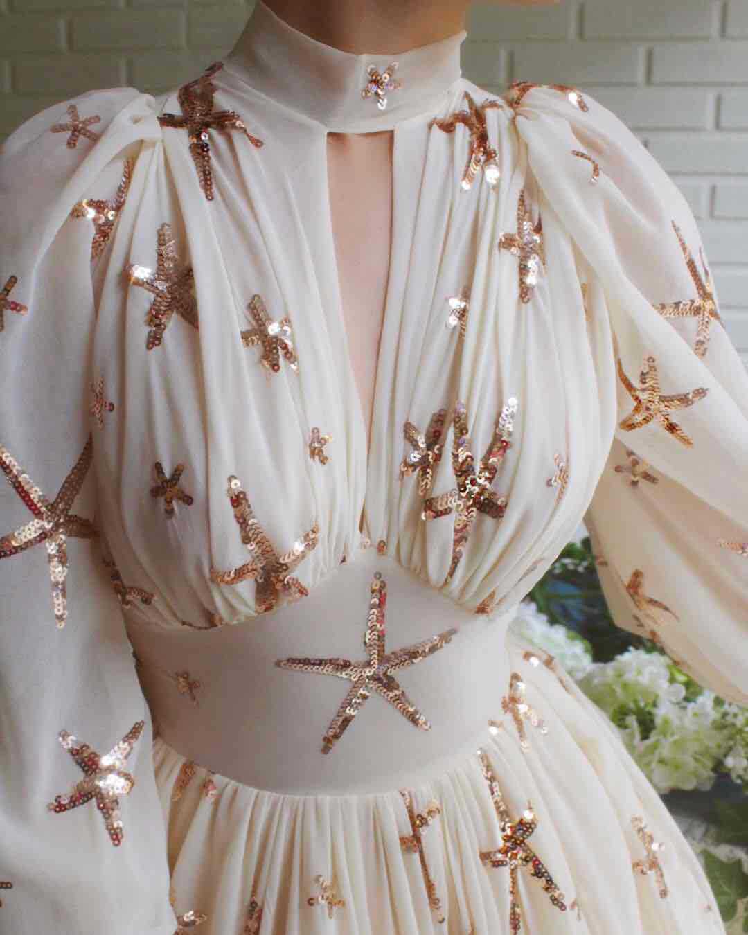 Damen Abendkleid mit funkelndem Paillettenbesatz und elegantem Kragen Drune