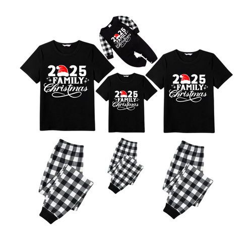 Drune | 2025 Familie Weihnachts-Pyjama-Set - Schwarzes Oberteil Schwarze und Weiße Karo-Hosen Weißen Text Grafik