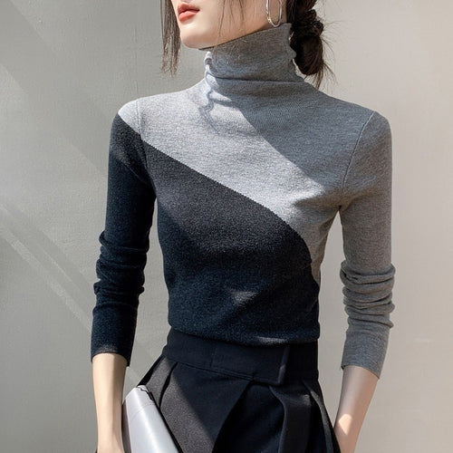 Schmaler Strickpullover mit Stehkragen und Farbakzenten