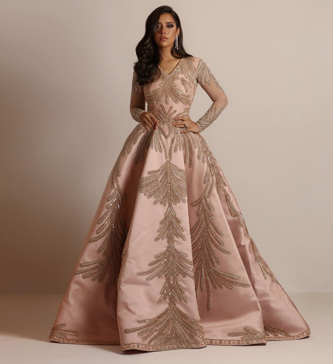 Damen Glamouröses Abendkleid mit schimmernden Pailletten und tiefem V-Ausschnitt Drune