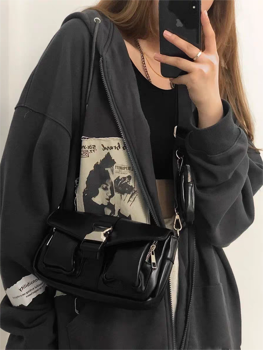 Drune | Hoodie mit gepatchten Bildern und Reißverschluss