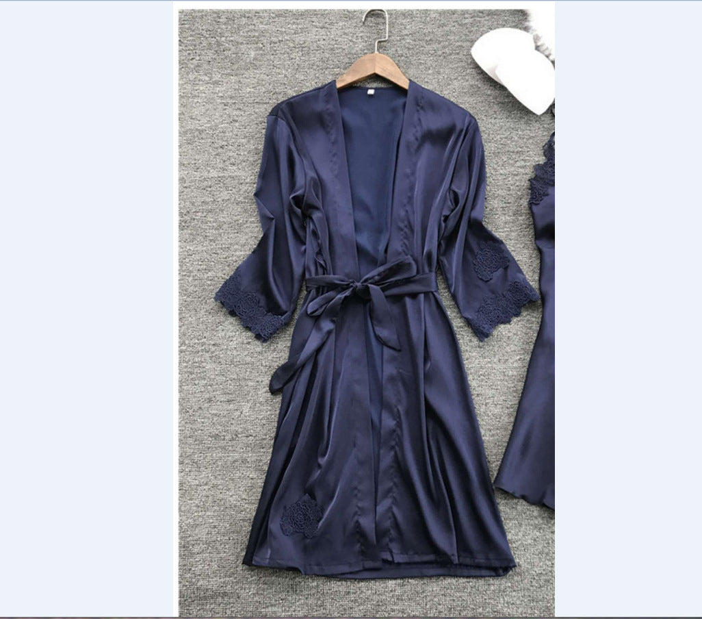 Damen Satin Hausmantel mit feinen Spitzenakzenten und verstellbarem Gürtel Drune
