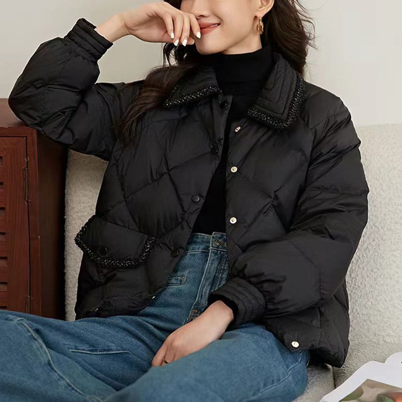 Kurze Damen-Steppjacke im Rauten-Design