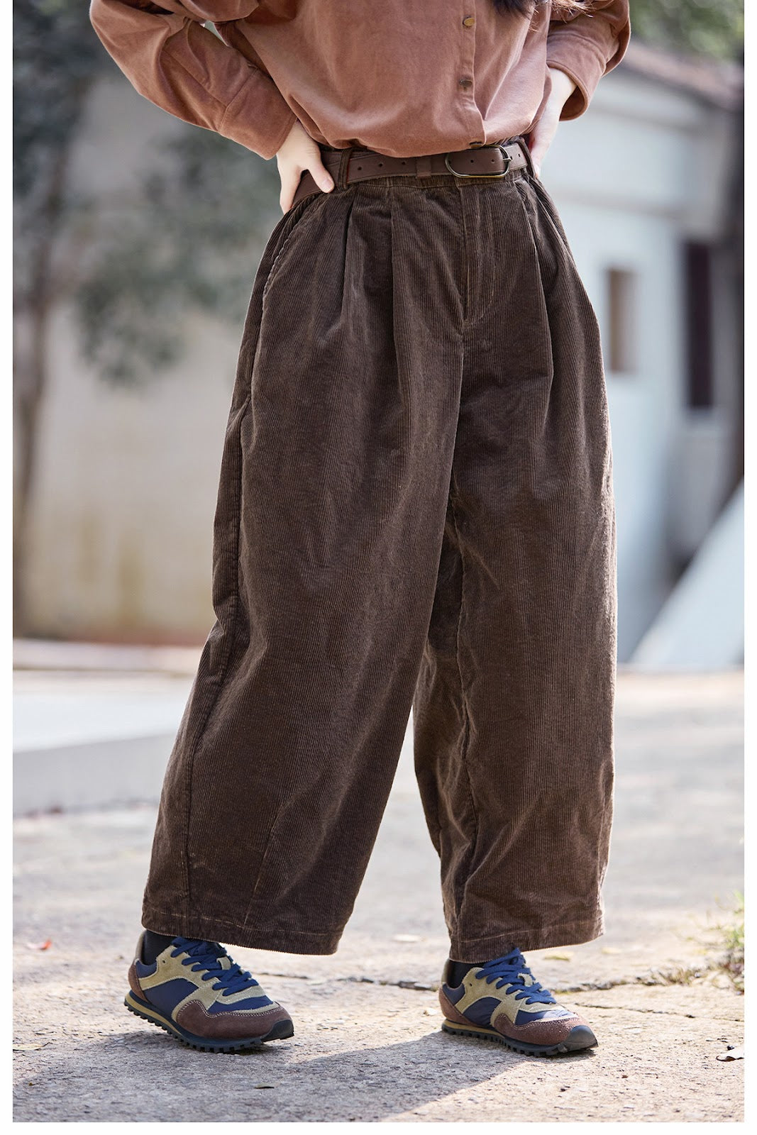 Kord-Karottenhose in Kastanienbraun
