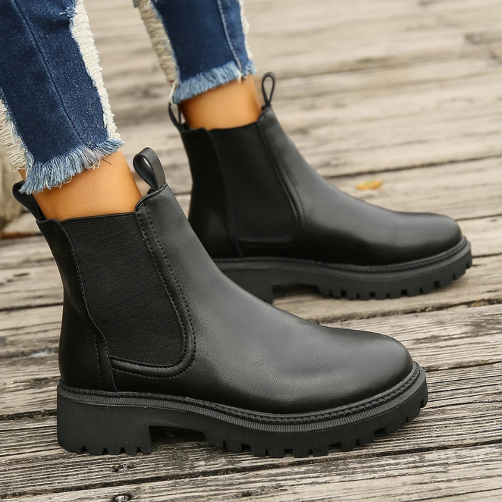 Drune | Damen Chelsea Boots aus Leder mit Zugschlaufen