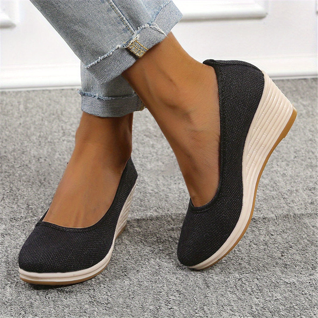 Drune | Atmungsaktive Slipper Mit Keilabsatz Schuhen