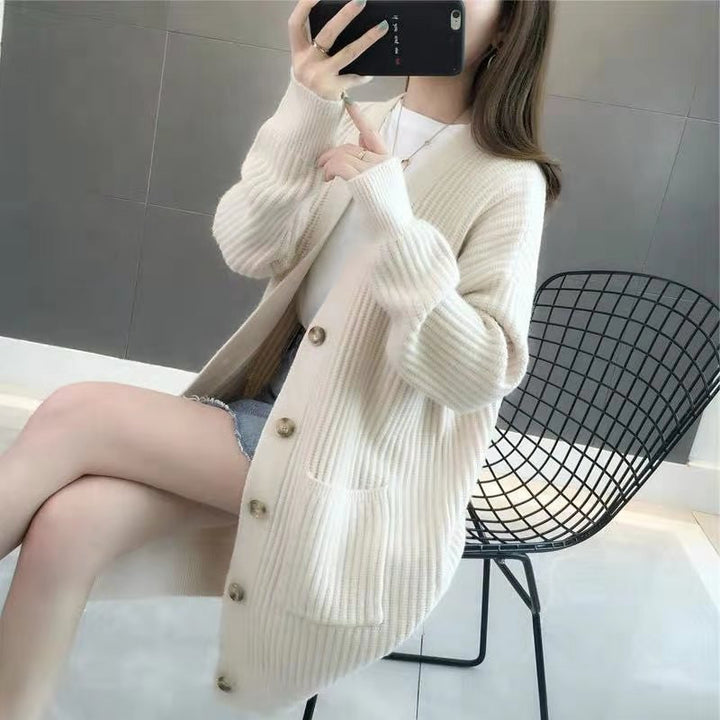 Damen Grobstrick Cardigan mit tiefem V-Ausschnitt und eleganten Knopfdetails Drune
