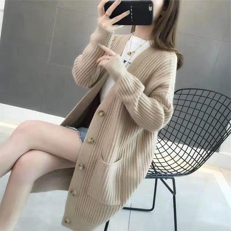 Damen Grobstrick Cardigan mit tiefem V-Ausschnitt und eleganten Knopfdetails Drune