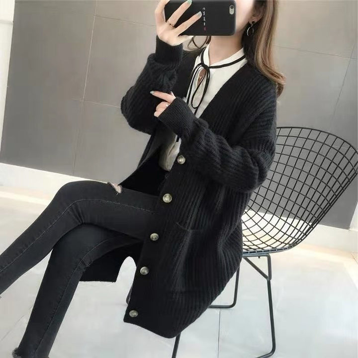 Damen Grobstrick Cardigan mit tiefem V-Ausschnitt und eleganten Knopfdetails Drune