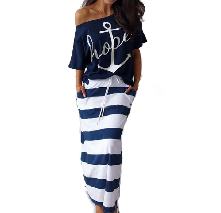 Damen modisches Strandoutfit mit off-shoulder Oberteil und hüftlangem Rock Drune