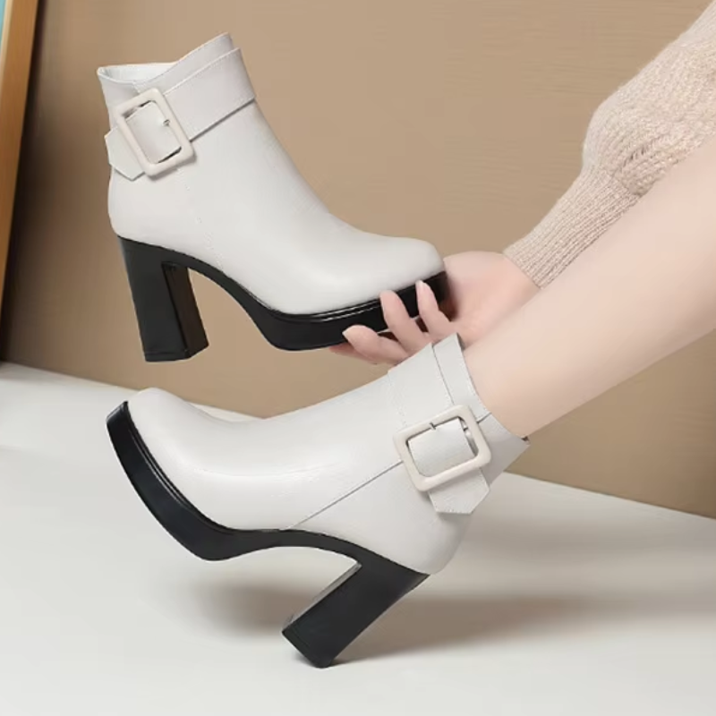 Drune | Flaschenstiefel mit High Heel und Fensterdesign für einen einzigartigen Stil