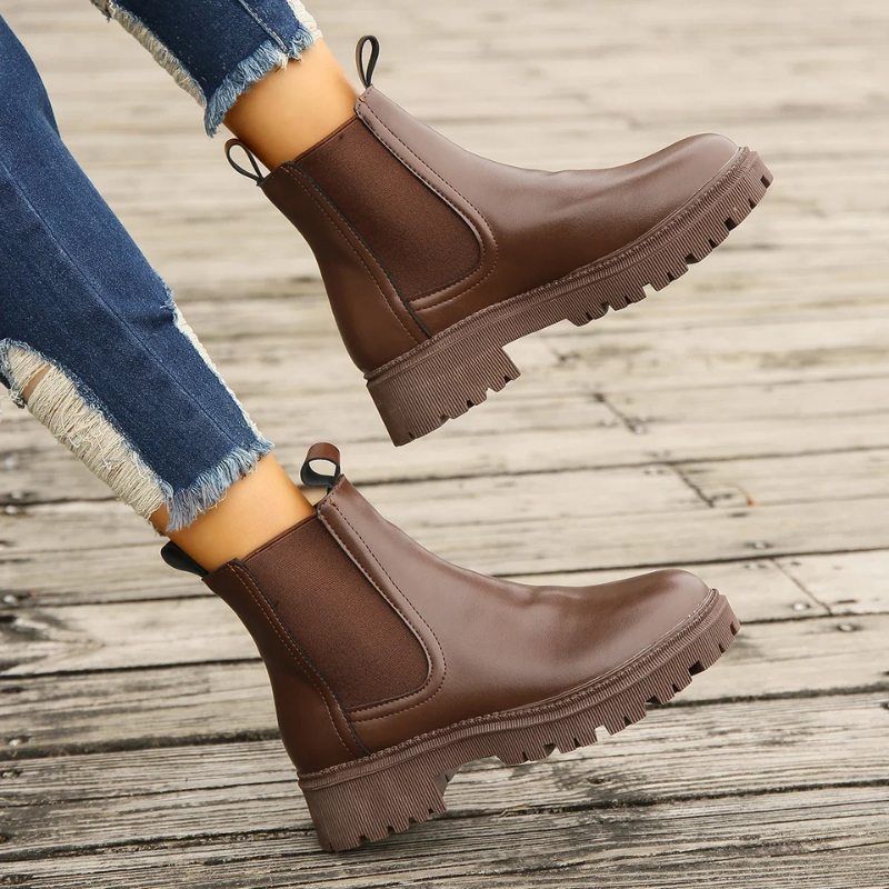 Drune | Damen Chelsea Boots aus Leder mit Zugschlaufen
