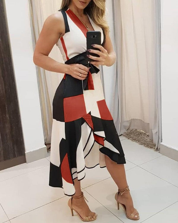 Damen Wickelkleid mit modernem grafischem Muster und Gürteldetail Drune